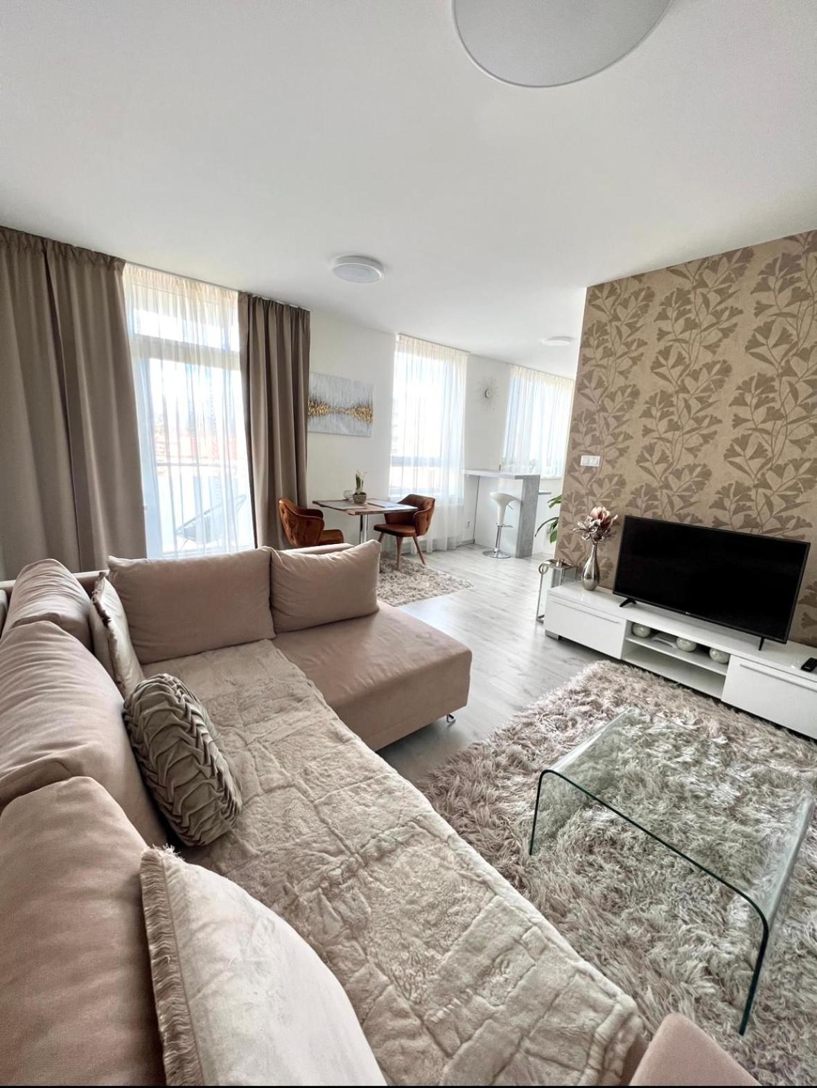 Palace Hill Apartment 3L โปปรัด ภายนอก รูปภาพ